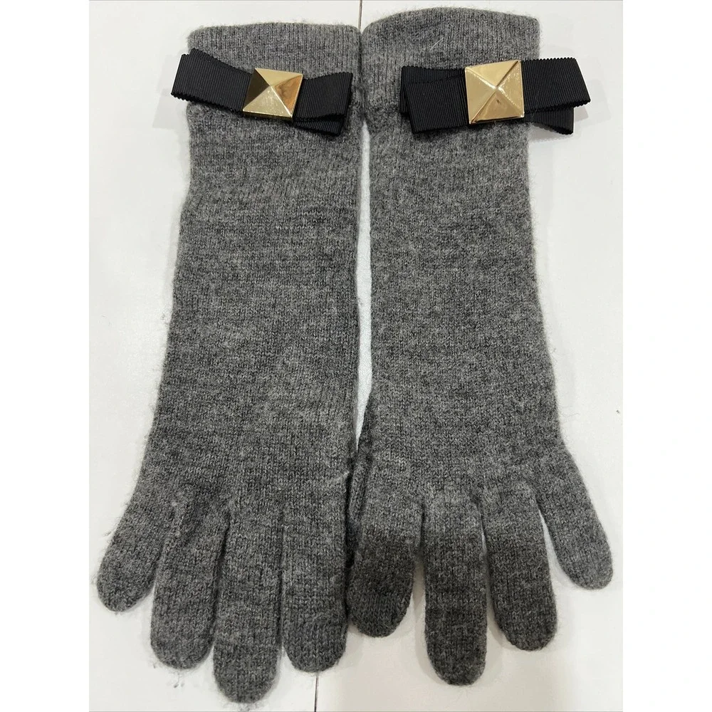 Kate Spade Gray Tech Friendly Bow Knit Long Gloves PSRU1308 Different Size?